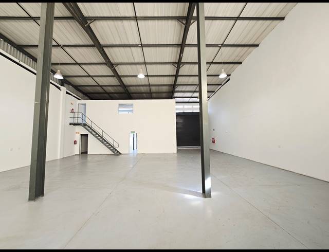 363M² WAREHOUSE TO LET IN OLIVEDALE